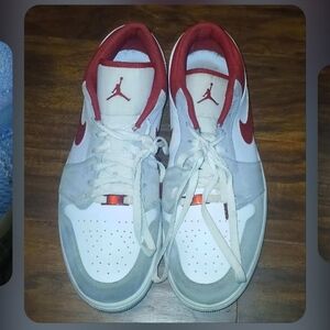 Nike Air Jordan 1 Low SE sneakers in the "Light Smoke Grey Gym Red" colorway. 